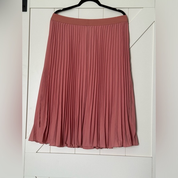Dusty rose pleated midi skirt with attached lining - Picture 2 of 6